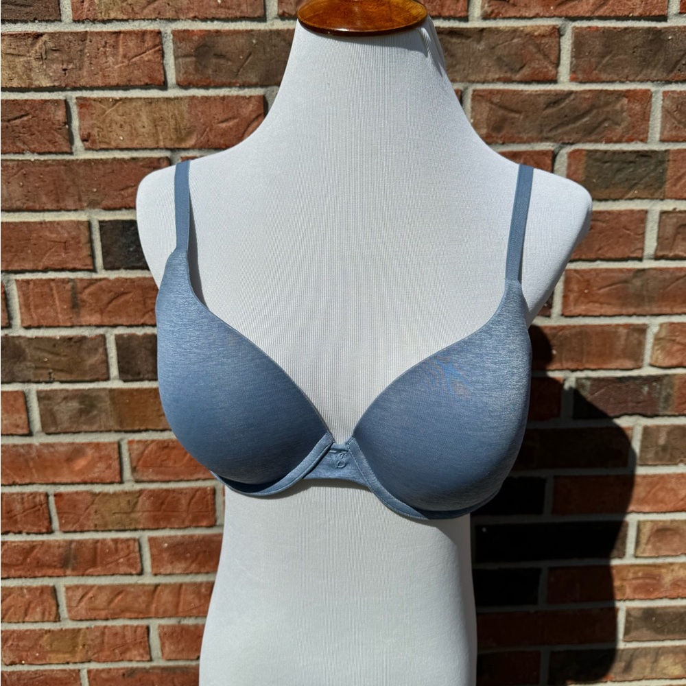 Victoria’s Secret Light Blue Bra
Size: 36C |